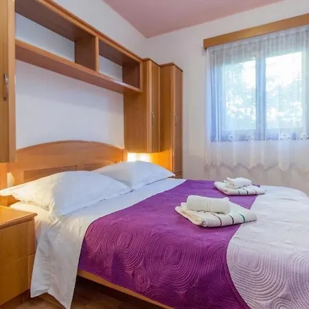 Klaric Daire Brodarica (Sibenik-Knin)